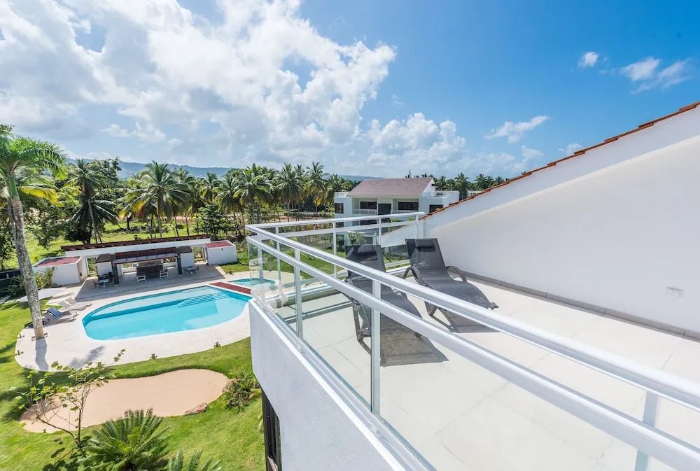 Los Cocos Residences