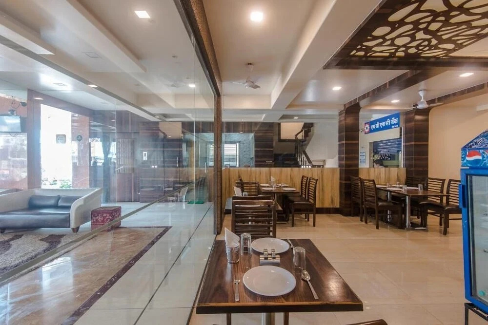 Hotel Sai Country Inn