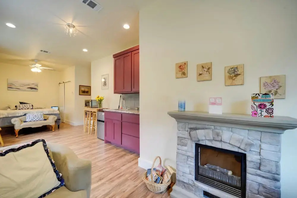 Cozy Casita & Cabana on Lake Marble Falls!
