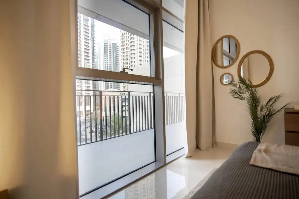 Elegant Apt With Balcony Minutes from Burj Khalifa