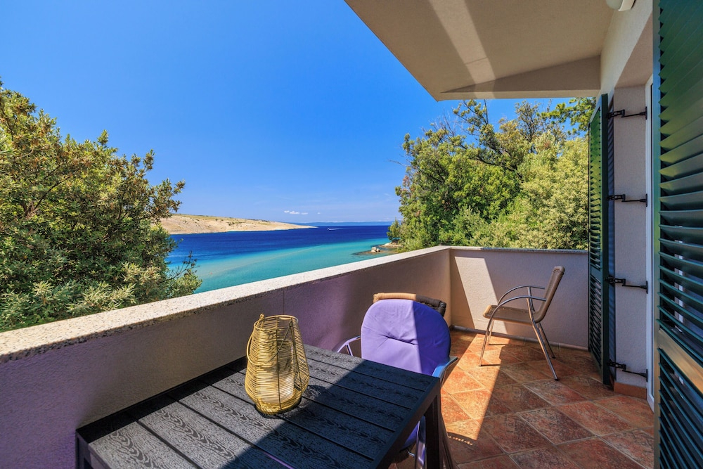 Apartments By the sea in Lopar