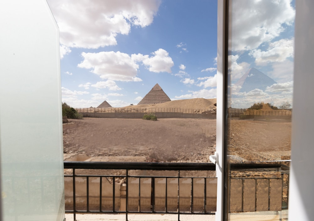 Laviana Pyramids Inn