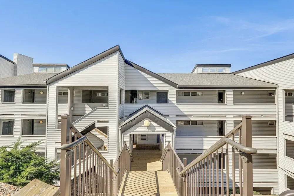 Lakefront Retreat w/ Community Pool in Osage Beach