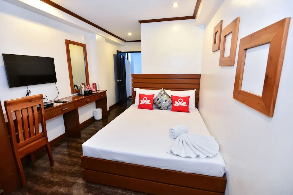 ZEN Rooms Abozza Station 2