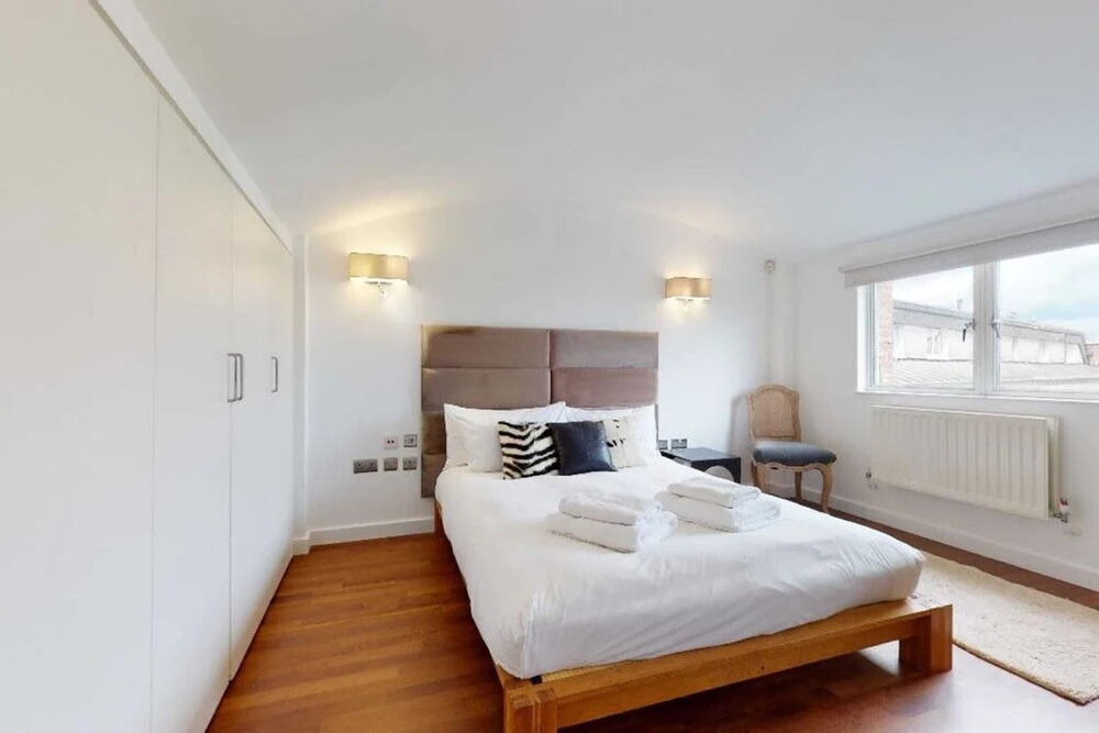 Short let - Penthouse Apartment With West-facing Terrace