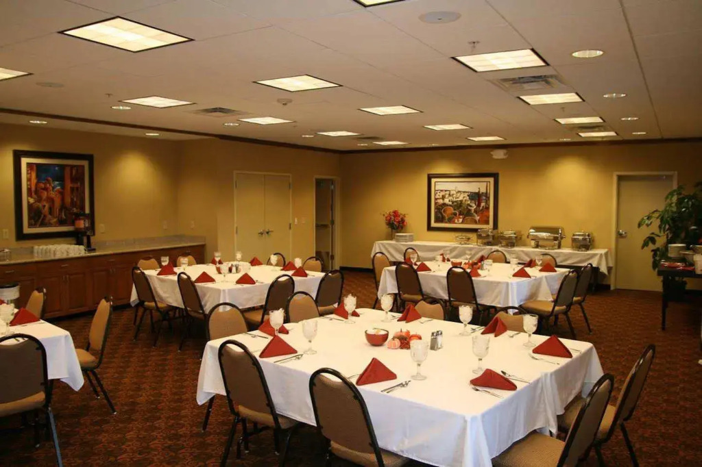 Hampton Inn & Suites Warren