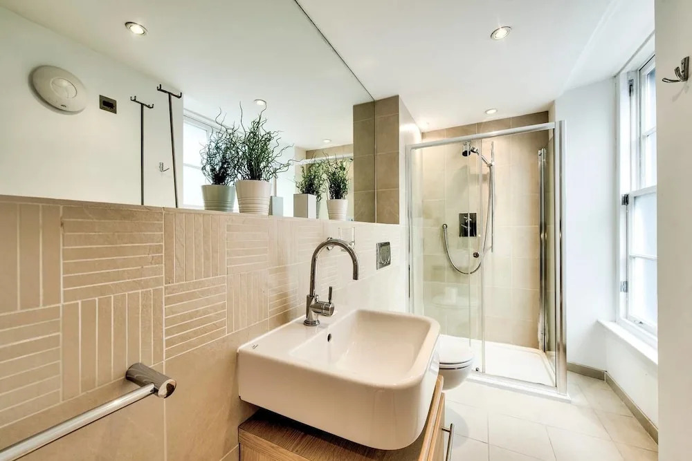 JOIVY Quiet Mews Street Apartment in the Heart of Edinburgh
