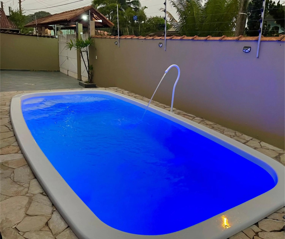 Casa com Piscina Hidro, área Gourmet, Próximo à praia