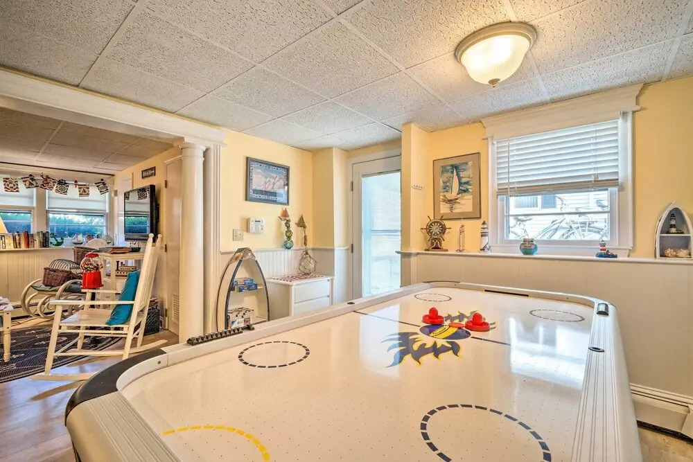 East Falmouth Family Gem w/ Private Beach Access