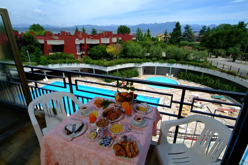 Hotel Holiday