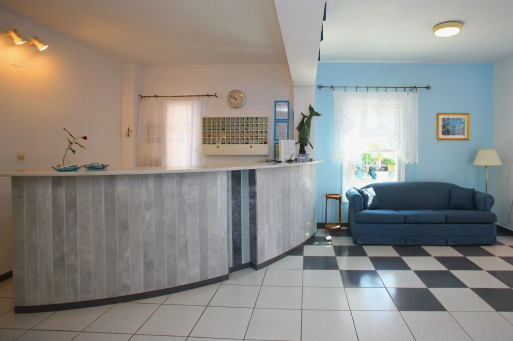 Dolphin Hotel