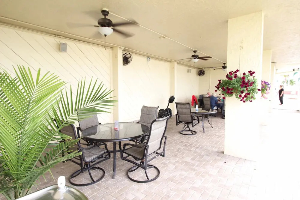 Cozy 5th Floor Waterview Condo