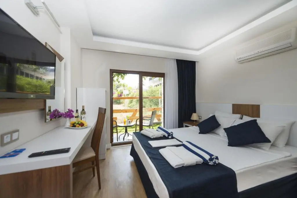 Amore Hotel Teki̇rova