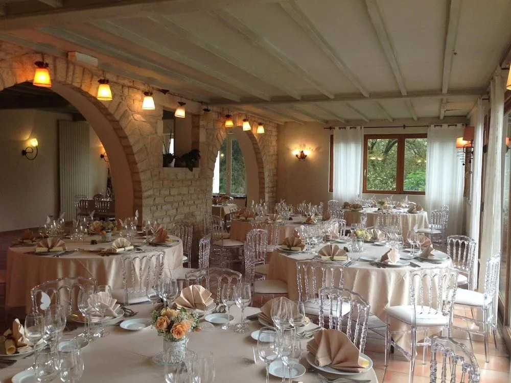 Logis Hôtels - Hôtel Restaurant Domaine Les Falaises