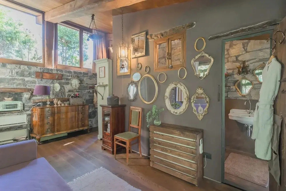 The Writers Nest by Rent all Como