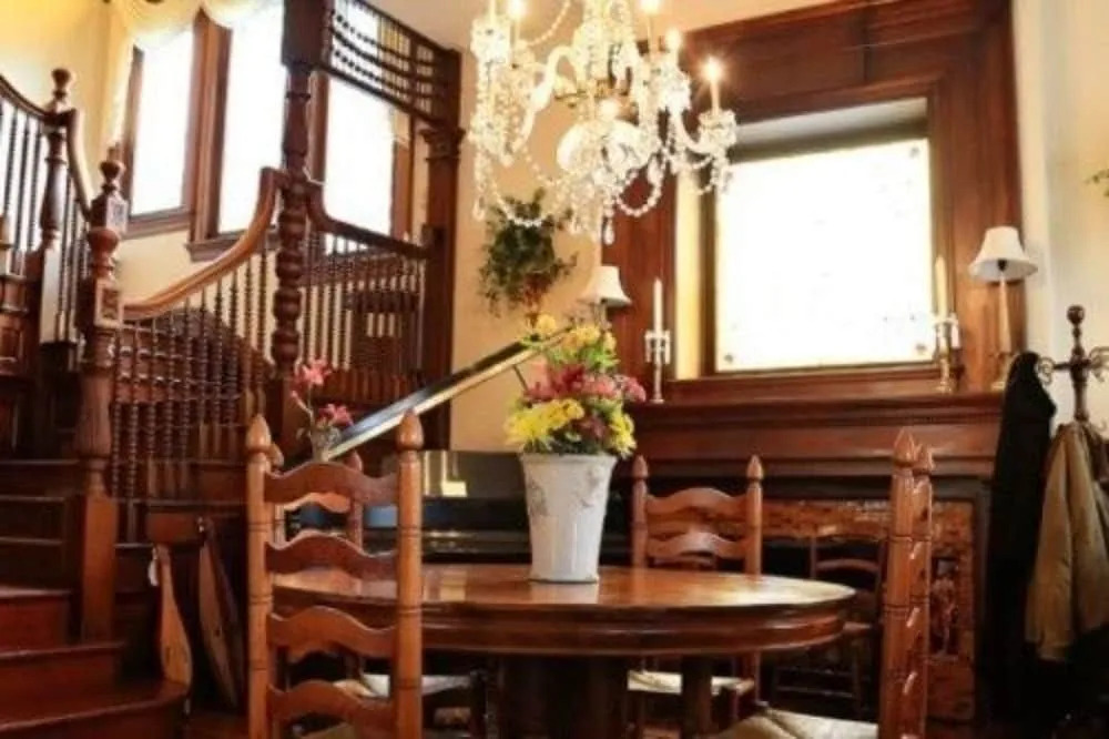Bennett House Bed & Breakfast