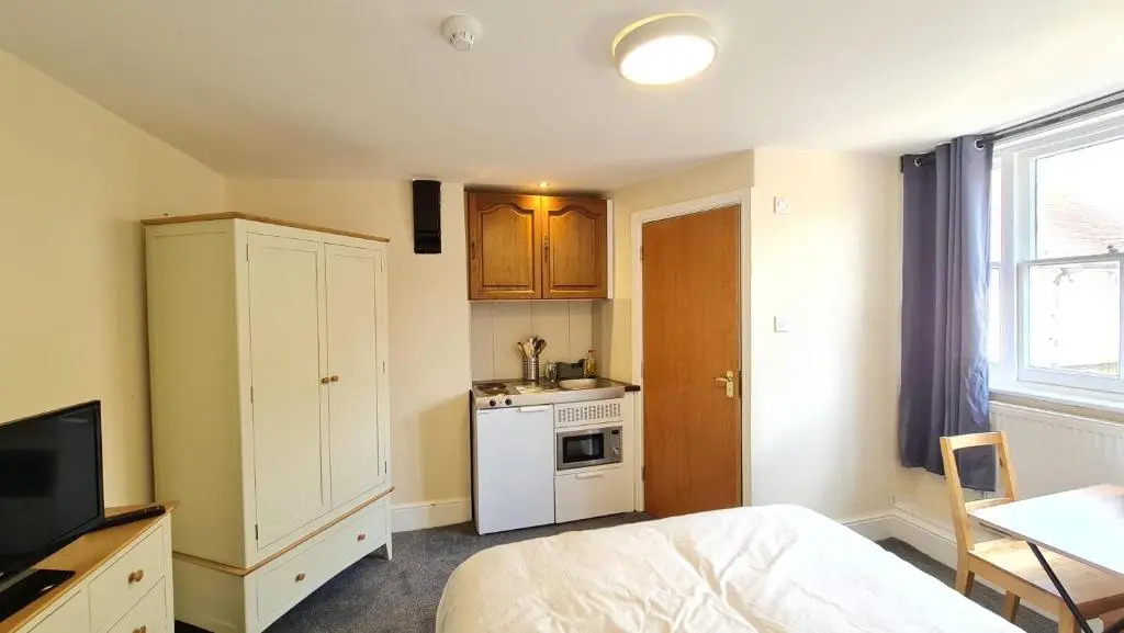 Grace Apartments - Living Rock