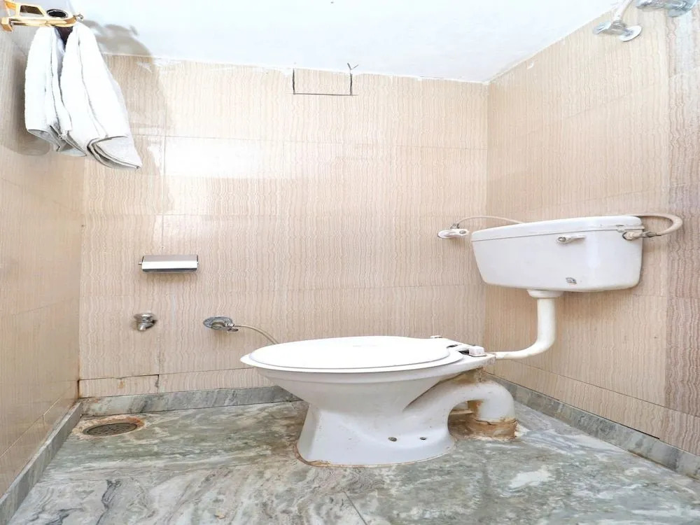 OYO 24066 Hotel Rr Villa