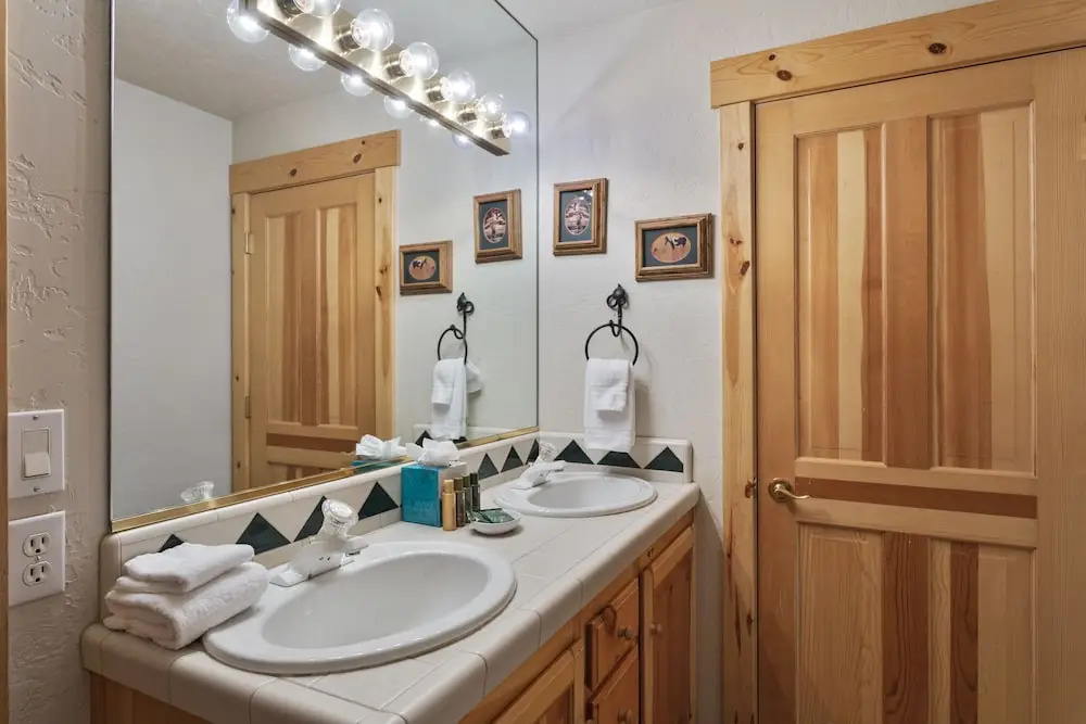 Bristlecone at Deer Valley Resort - Three Bedroom Condo with Hot Tub #503 3 Condo