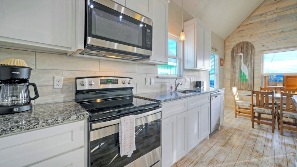 Sleeps 24, 3 Homes Bayfront Pool, Boat Dock, Views Laguna Village Hideaway