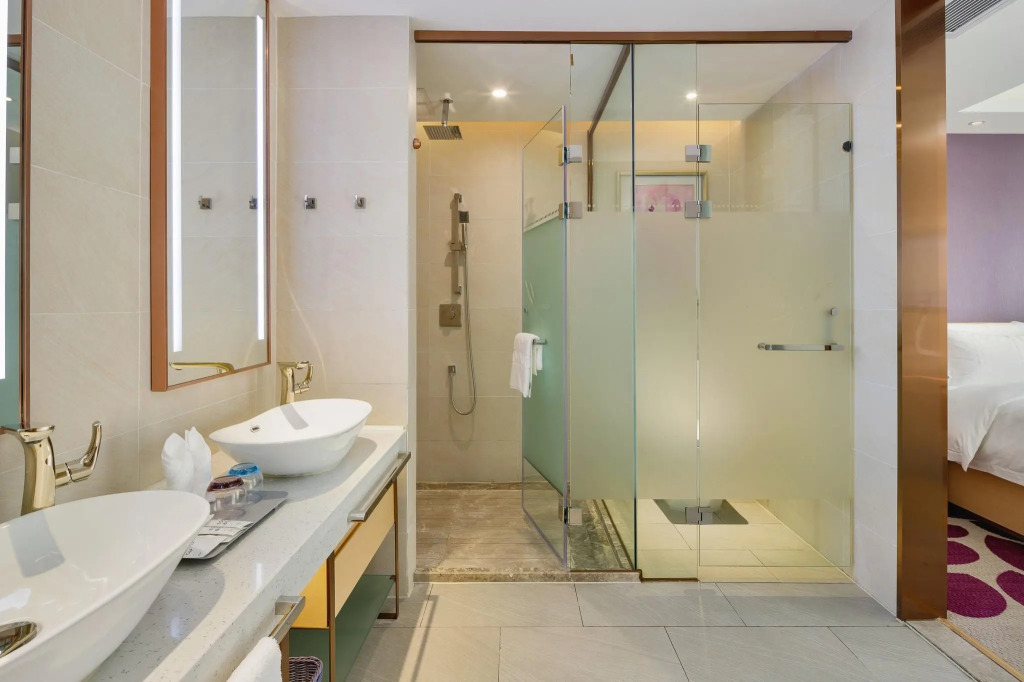 Lavande Hotel Longchuan East