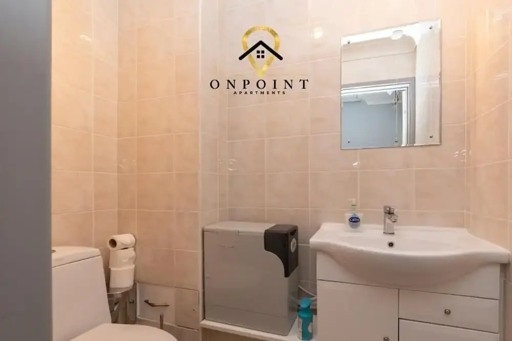 FANTASTIC Duplex 2 Bed Apt-PARKING