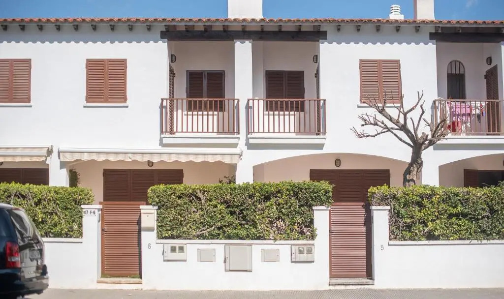 Casa adosada 50m de la playa Calafell . WIFI gratis