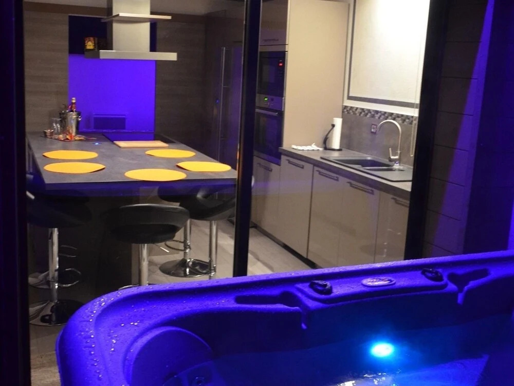 Jacuzzi 38C Sauna Privé - Climatisation