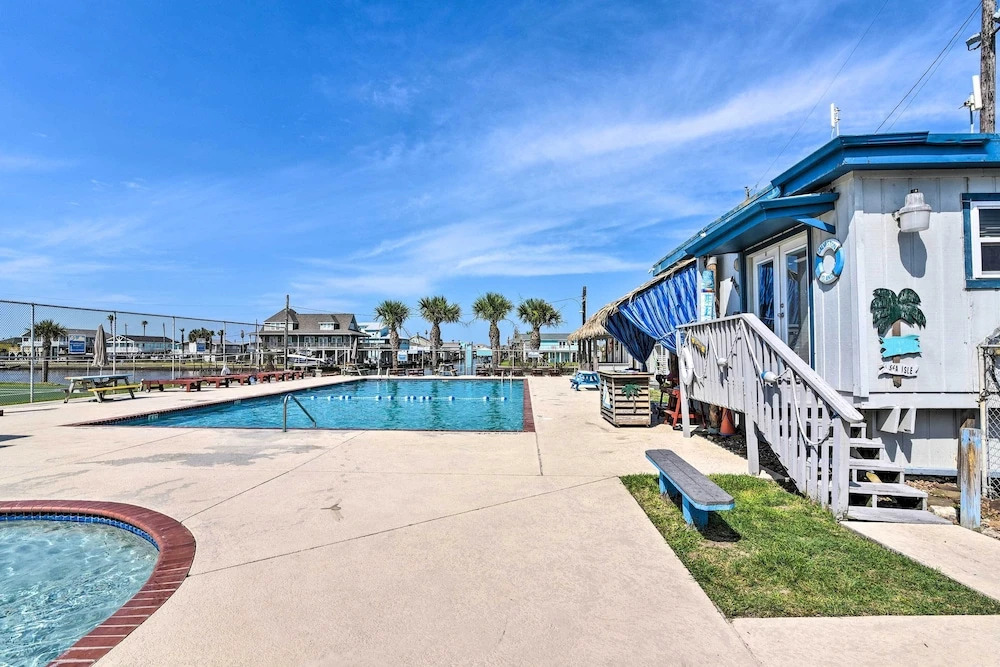 Walk to Sea Isle Beach: Updated Group Getaway!