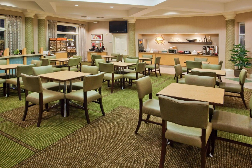 La Quinta by Wyndham Haywood Mall-Near Greenville Downtown