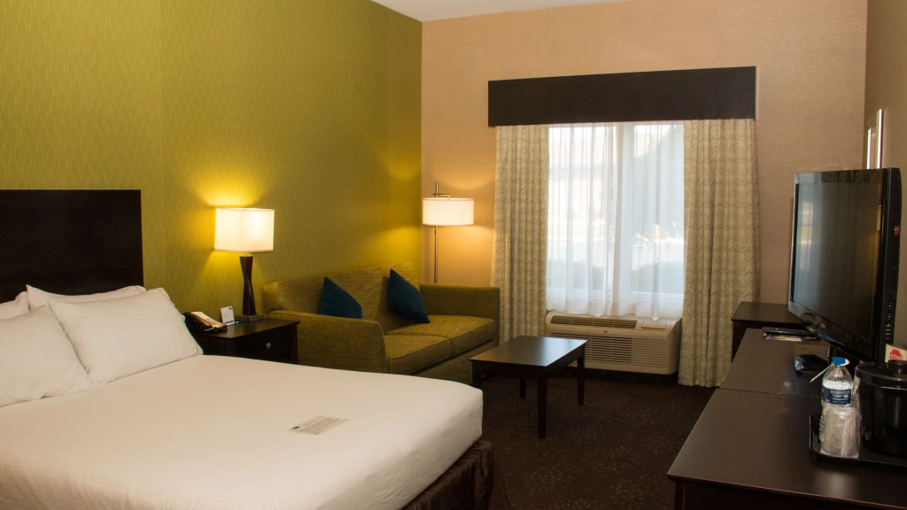 Holiday Inn Express Hotel & Suites Saginaw by IHG