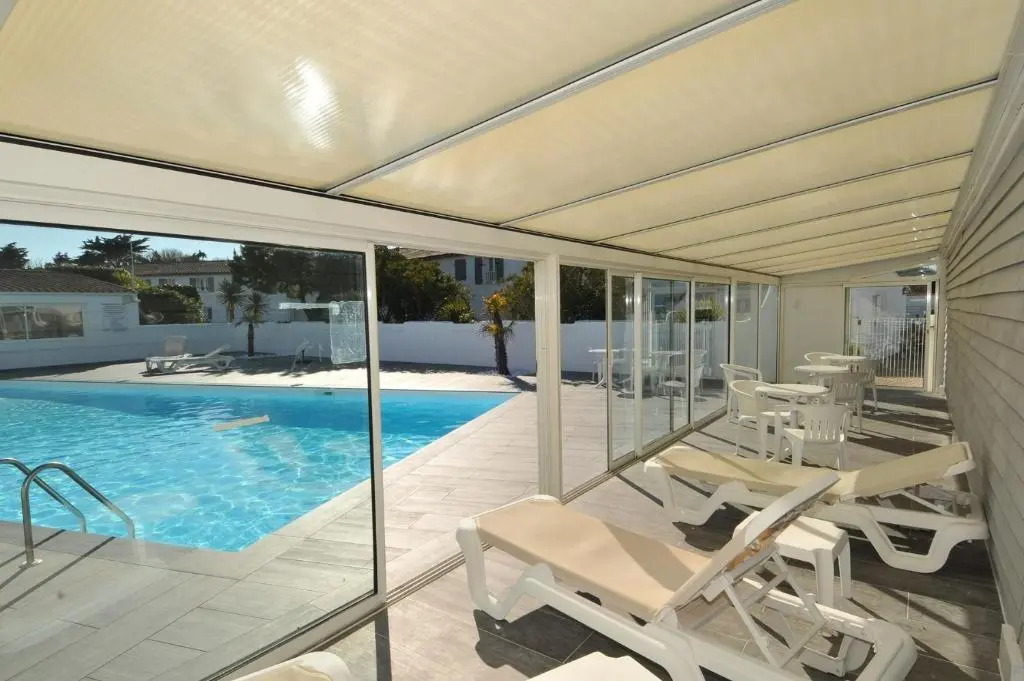 Location dans résidence avec piscine à 50m de la plage