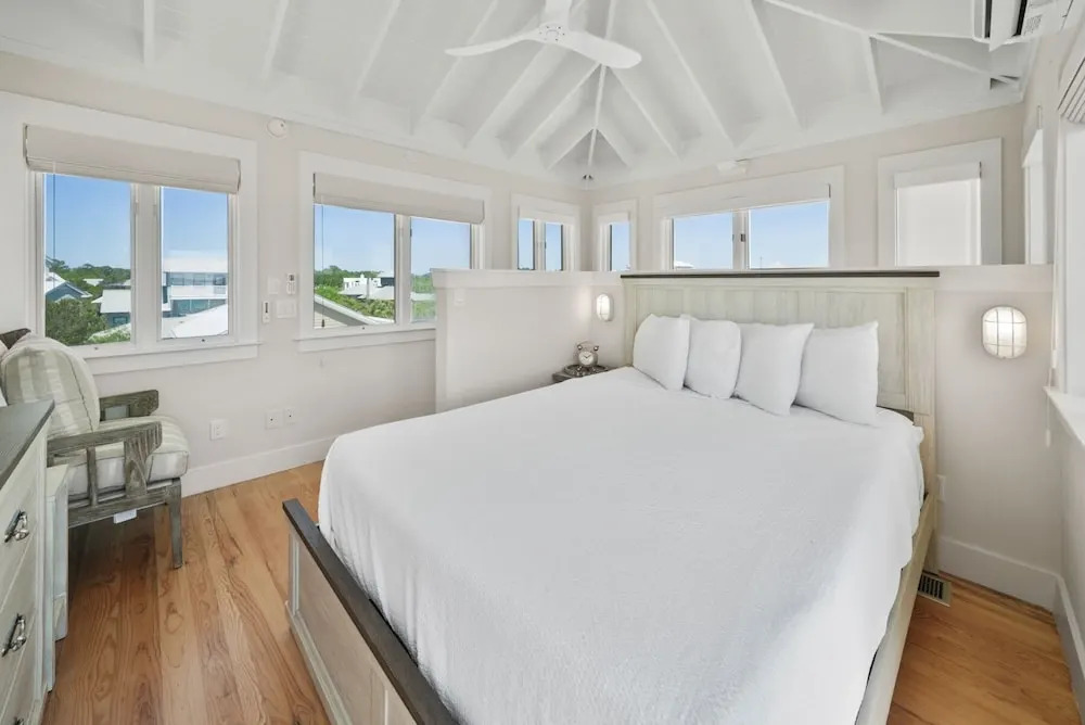 Stella By The Sea 3 Bedroom Home by RedAwning