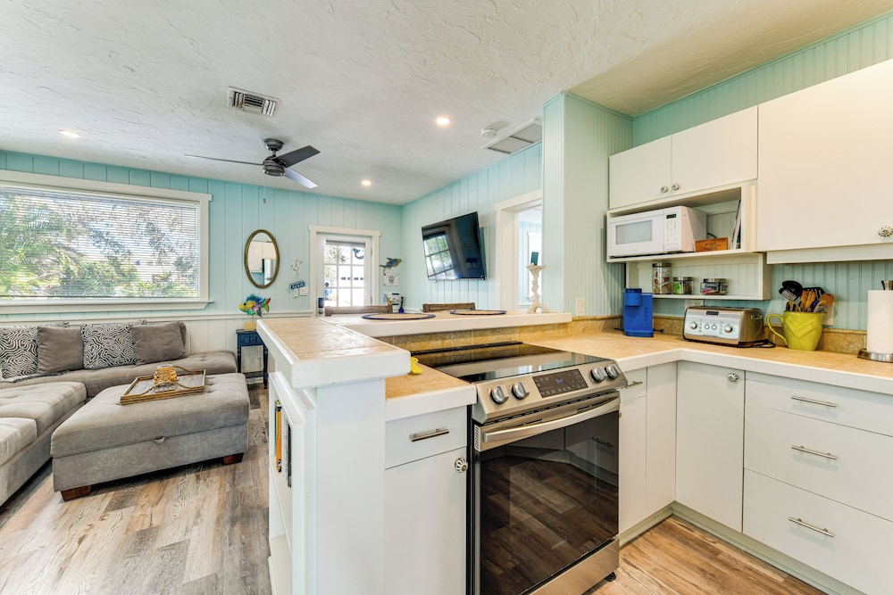 'vintage Mermaid Cottage' 4 Mi to Siesta Key Beach