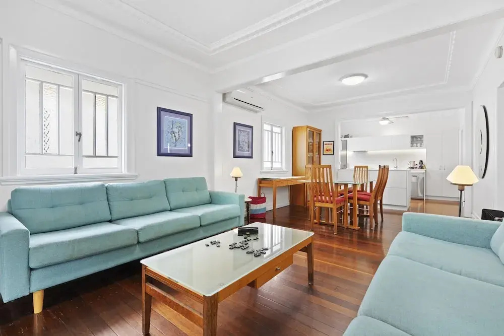 Spacious Family Home With Garden in Quiet Suburb