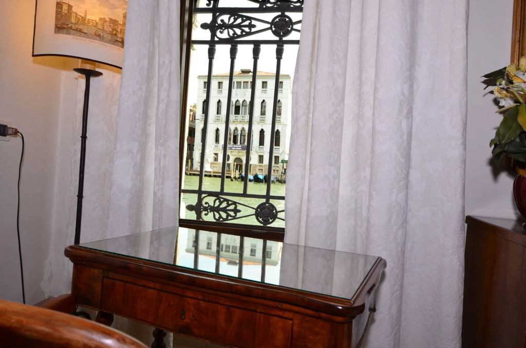 TRIBUNO Grand Canal