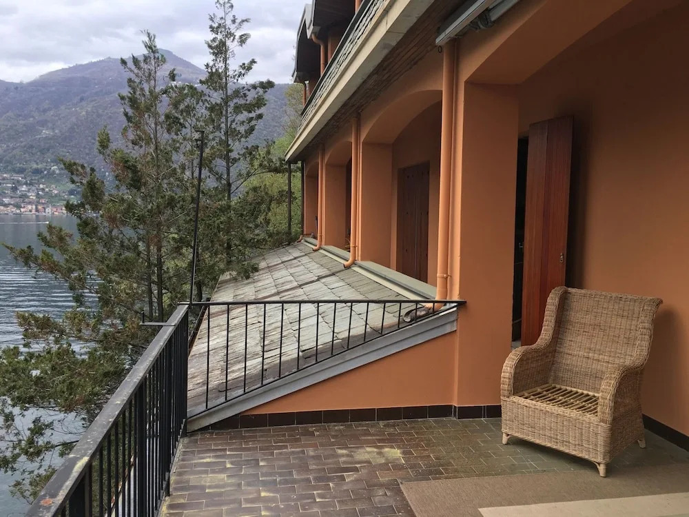 Swan's Nest Luxury Apartment on the Lake