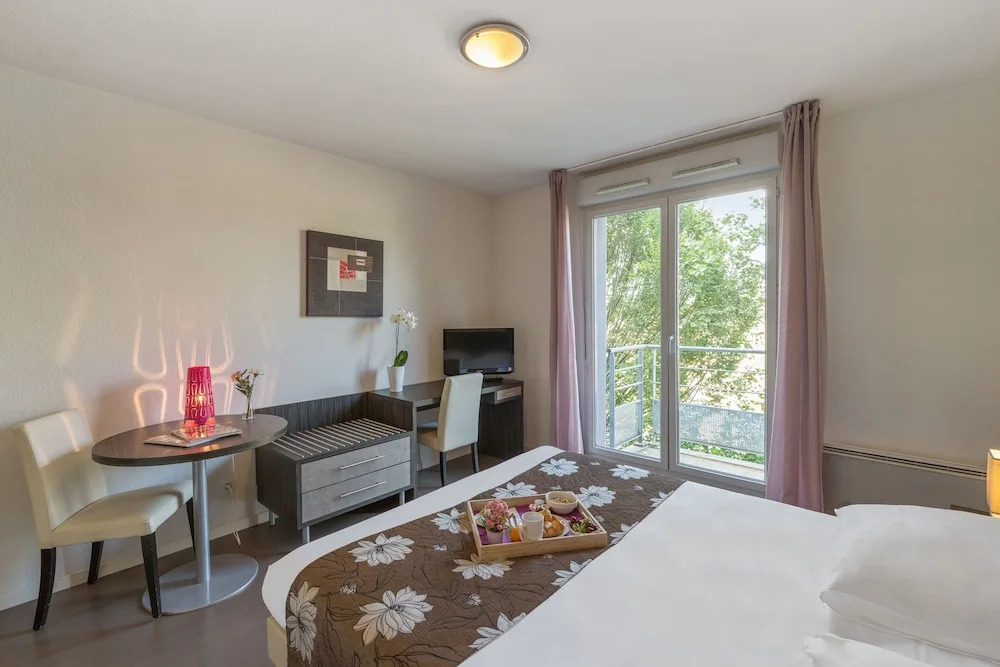 Park & Suites Confort Toulouse LHers