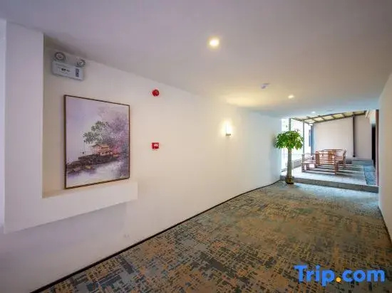 Zhangjiajie Tianchong Yunhai Courtyard Hotel-At the East gate of Zhangjiajie National Forest Park English Butler, Free Luggage Storage, Tour Plan -reserve tickets for various scenic spots-Self-Service Laundry
