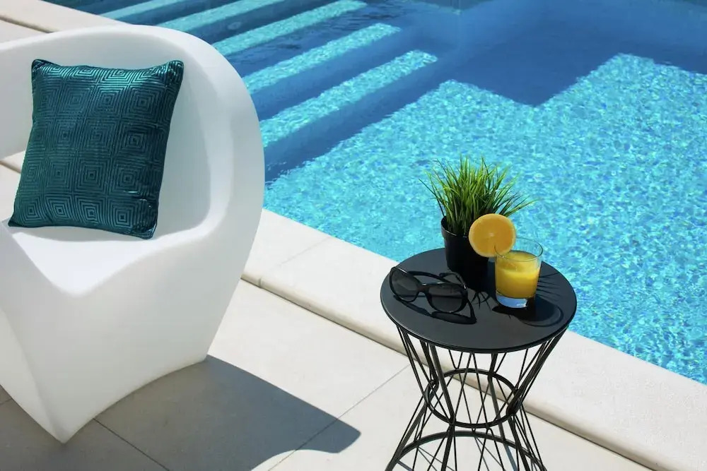 Luxury Apartment With Private Pool, Near the Beach and Close to Pula