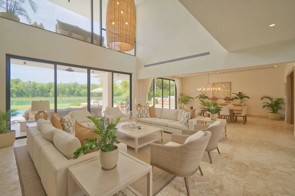 Modern Lake Villa With English Speaking Staff in Golf and Beach Resort