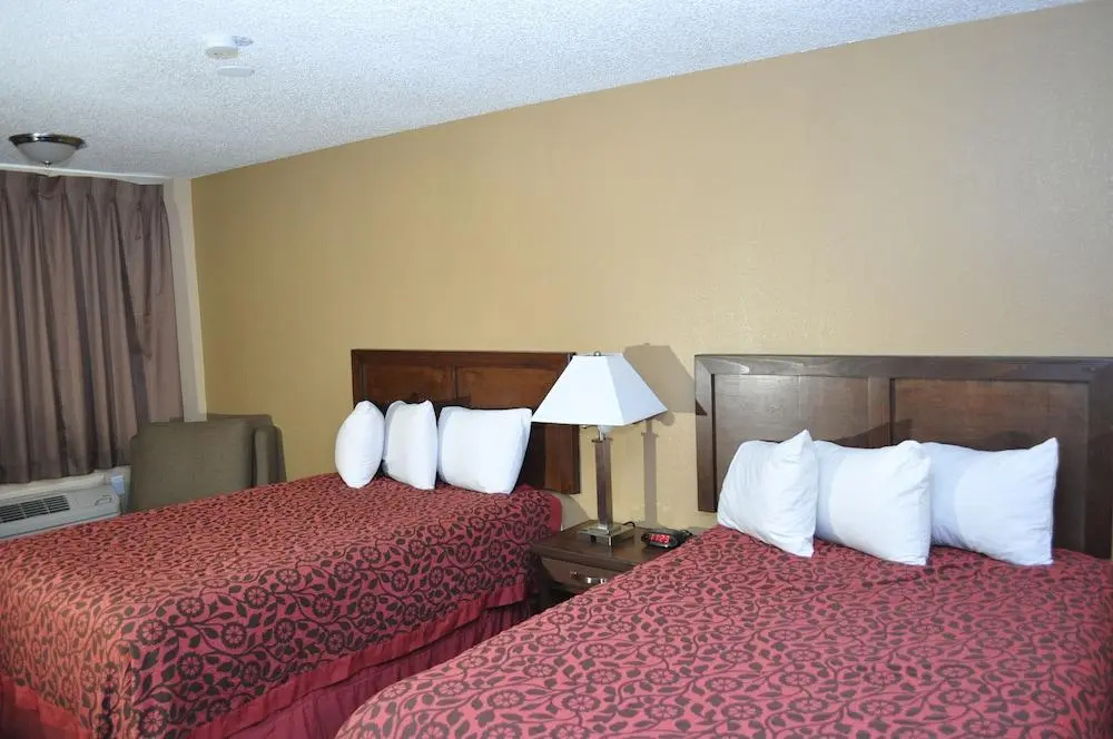 Evergreen Hotel & Suites
