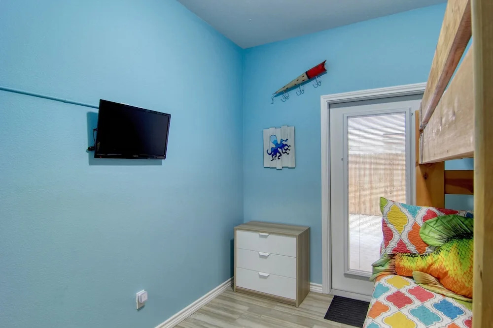 Beach-i-licious 4 Bedrooms 3.5 Bathrooms Townhouse