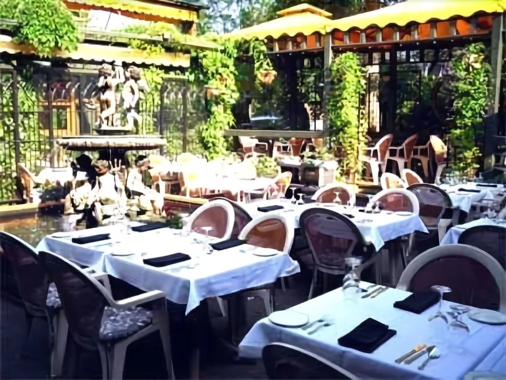 Les Menus Plaisirs