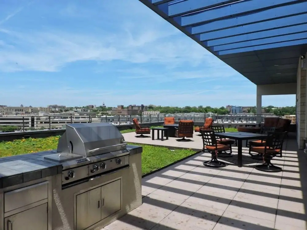 Elegant Open One Bedroom with Parking