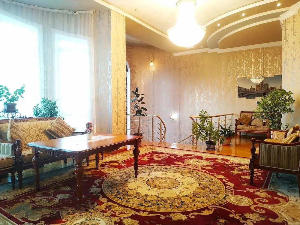 Happy House Hotel