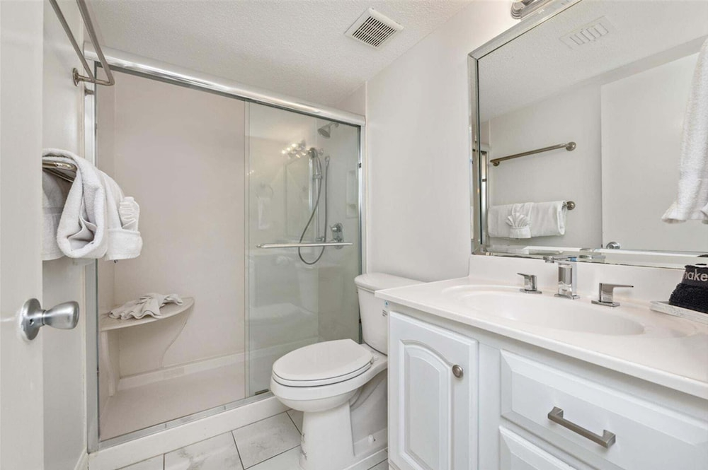 Shoreline Towers 2036 3 Bedroom Condo