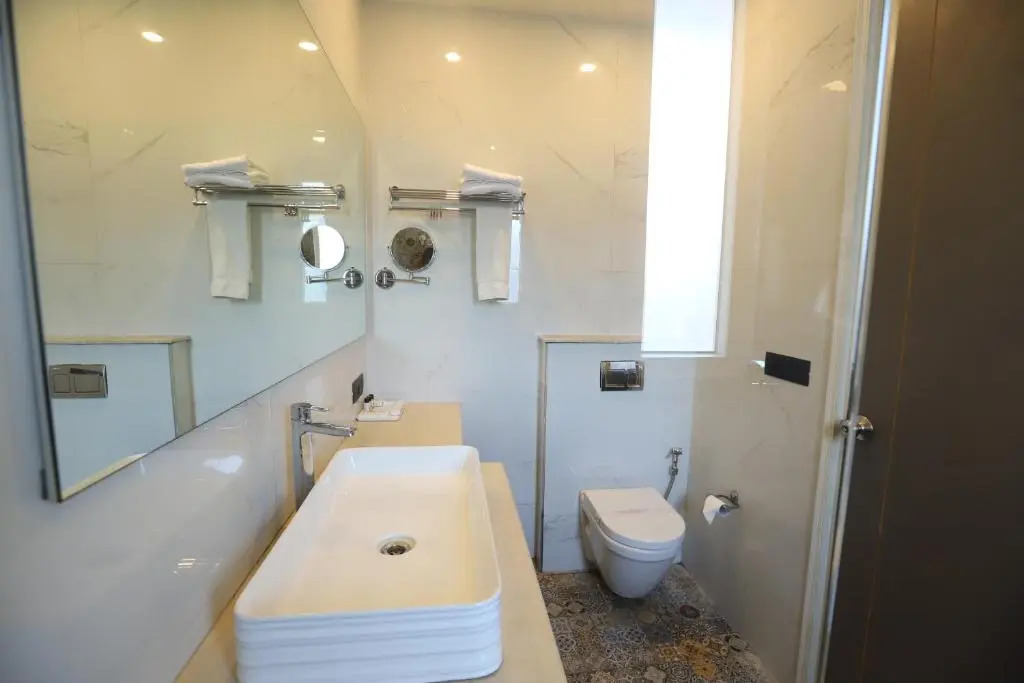 Hotel Keshav Residency - Medicity Gurugram, near Medanta Hospital, Pure Vegetarian