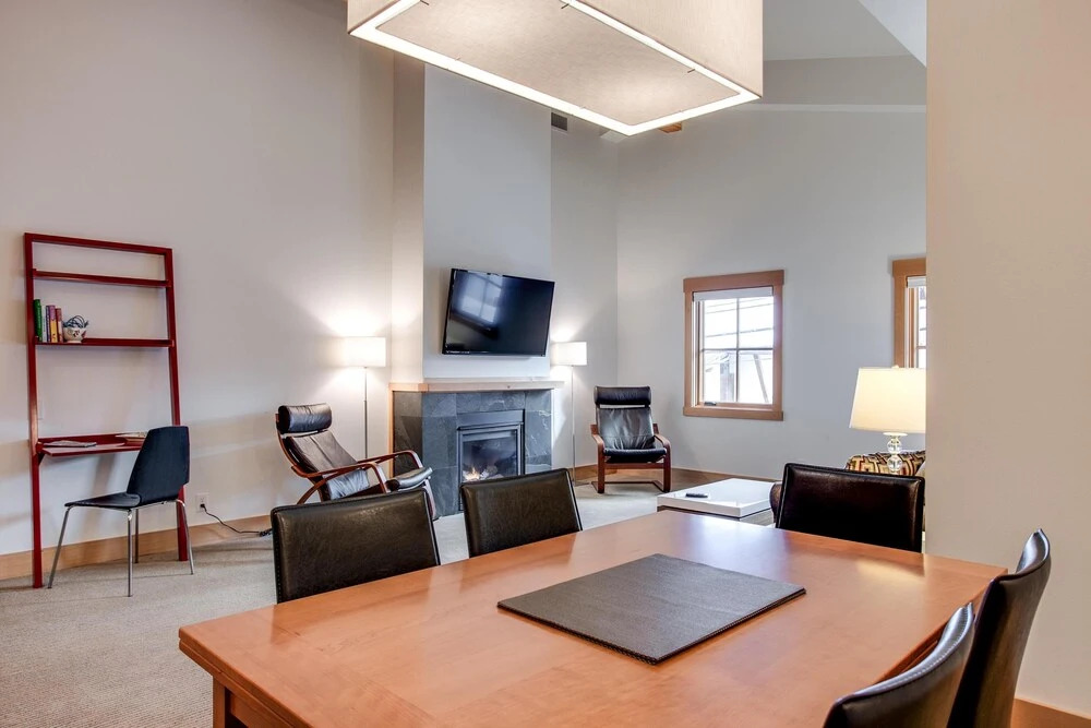 Front Street Suites