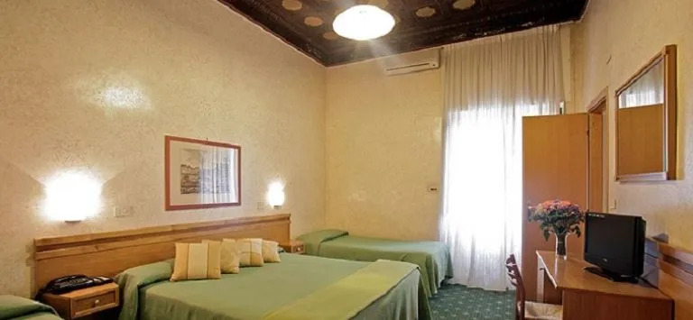 Hotel Embassy